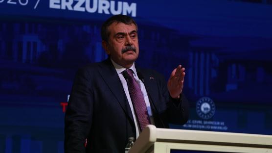 Deprem b�lgesi aya�a kald�r�l�yor... Bakan Tekin: Y�k�lan 9 bin derslik yerine 23 bin derslik yapm�� olaca��z