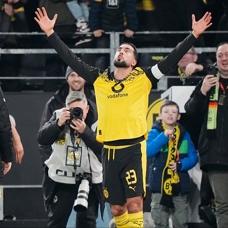 Dortmund, St. Pauli kar��s�nda son nefeste kazand�