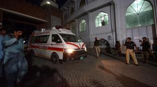 Pakistan'da yollar kana buland�: H�z ve sis 24 can ald�