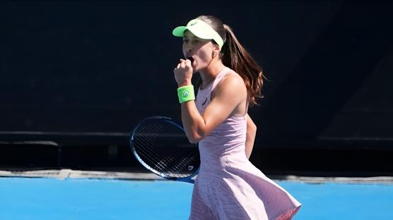 Zeynep S�nmez'den tarihi zafer