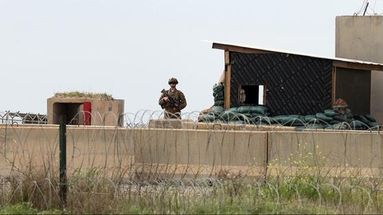 ABD �ekildi, kontrol Ba�dat'ta: Ayn el-Esed �ss�'nde bayrak de�i�imi