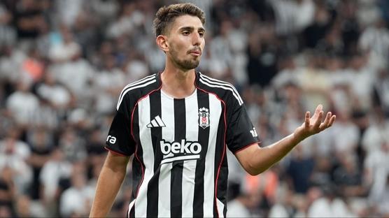 Be�ikta�'ta bir ayr�l�k daha