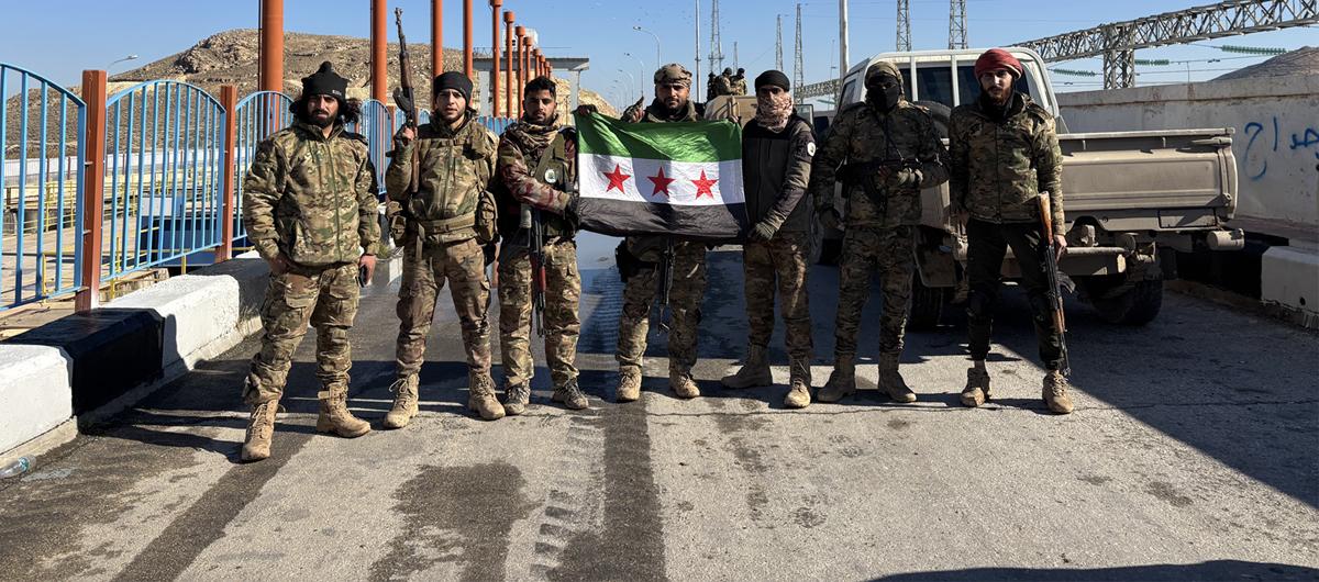 F�rat'�n do�usu i�galden temizleniyor! YPG kontrol� Suriye ordusuna b�rak�yor