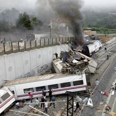 �spanya'da iki tren �arp��m��t�... Can kayb� 40'a y�kseldi