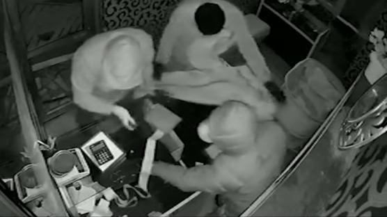 Maskelerle kuyumcu soygunu: 1,5 milyonluk vurgun saniye saniye kaydedildi