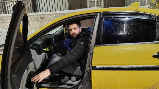 Mu�'ta taksiciden fedakar davran��... Havale ge�iren �ocu�u kuca��nda hastaneye g�t�rd�