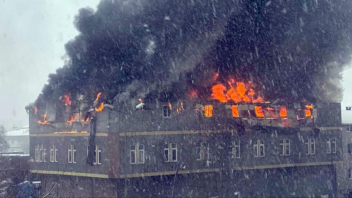 Tuzla'da korkutan fabrika yang�n�