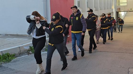 Adana ve Antalya'da e� zamanl� operasyon: 14 ��pheli tutukland�