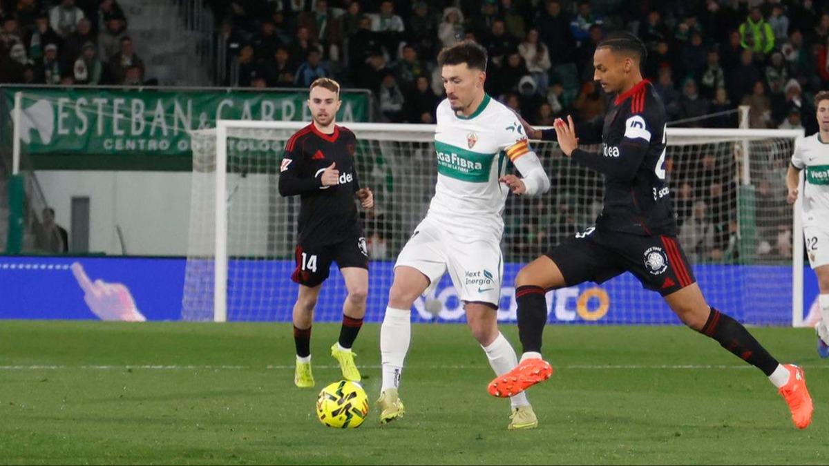 Afrika Kupas�'ndan d�nen Adams, Sevilla'y� kurtard�