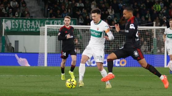 Afrika Kupas�'ndan d�nen Adams, Sevilla'y� kurtard�