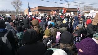 Chicago'da eksi 15 derecede y�r�y��: ICE ve Trump politikalar� protesto edildi