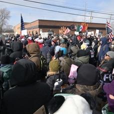 Chicago'da eksi 15 derecede y�r�y��: ICE ve Trump politikalar� protesto edildi