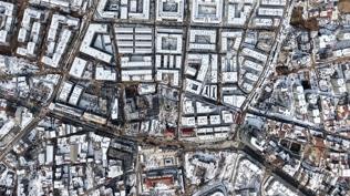 Deprem yaralar� sar�l�yor: Esnaf i�ine kald��� yerden devam edecek