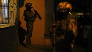 �stanbul'da ter�r �rg�t� DHKP-C operasyonu: ��pheliler g�zalt�nda