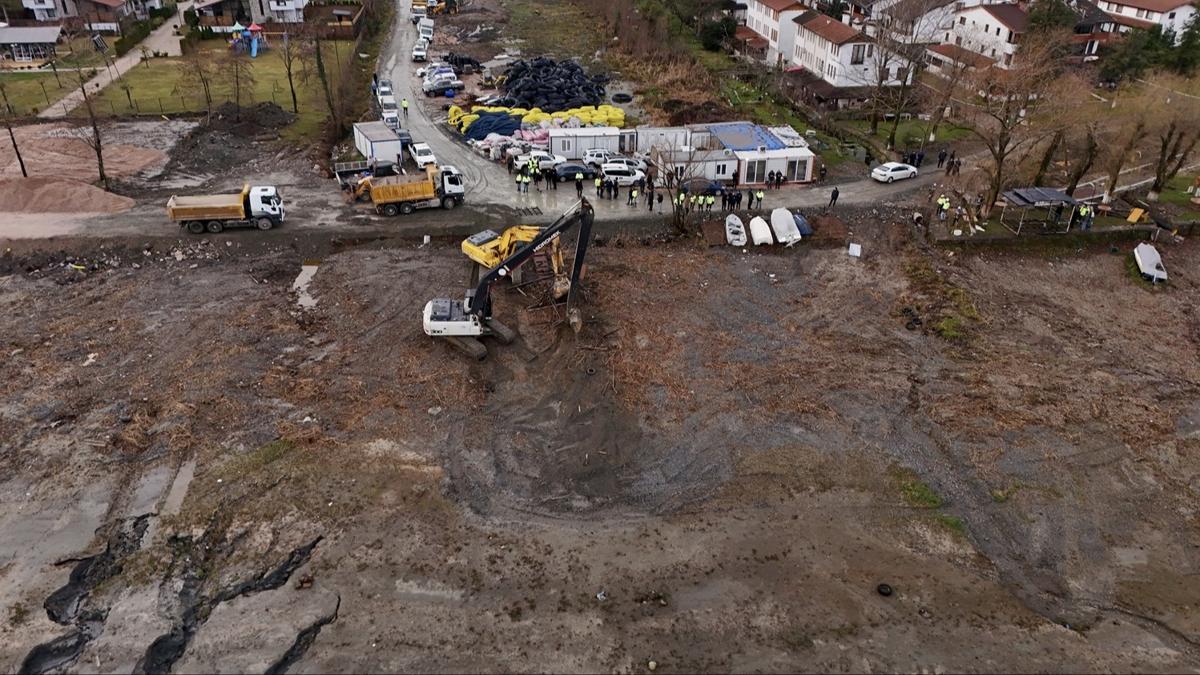 Ka�ak yap�ya ge�it yok: Sapanca G�l� �evresinde y�k�m ba�lad�