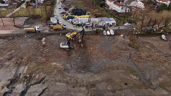 Ka�ak yap�ya ge�it yok: Sapanca G�l� �evresinde y�k�m ba�lad�