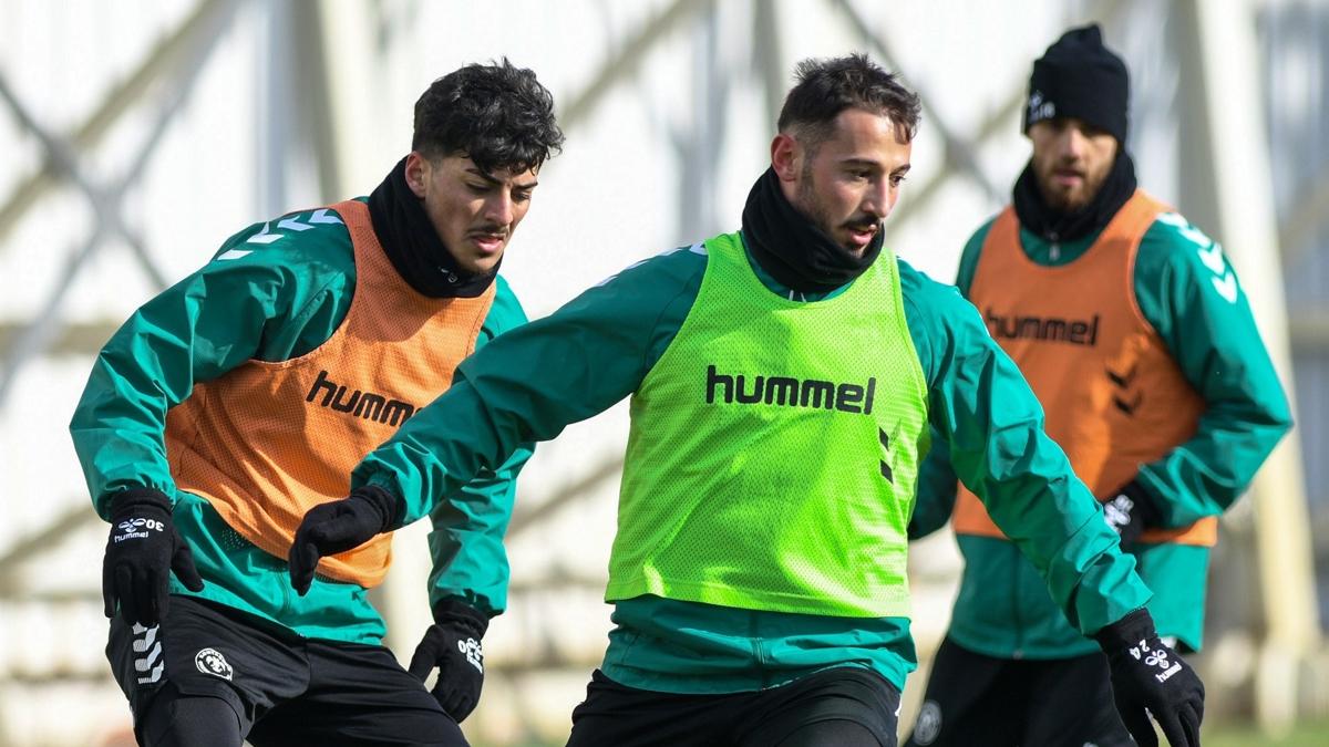 Konyaspor, Gaziantep FK haz�rl�klar�na ba�lad�