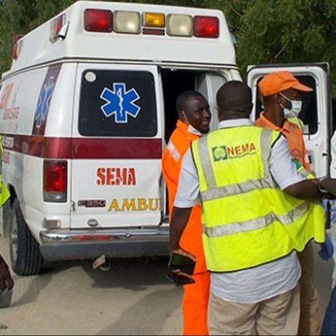 Nijerya'da otob�s ile kamyon �arp��t�: Bilan�o a��r