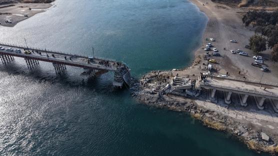 Ter�r �rg�t� k�pr�leri havaya u�urdu... Suriye halk� ula��m s�k�nt�s� ya��yor