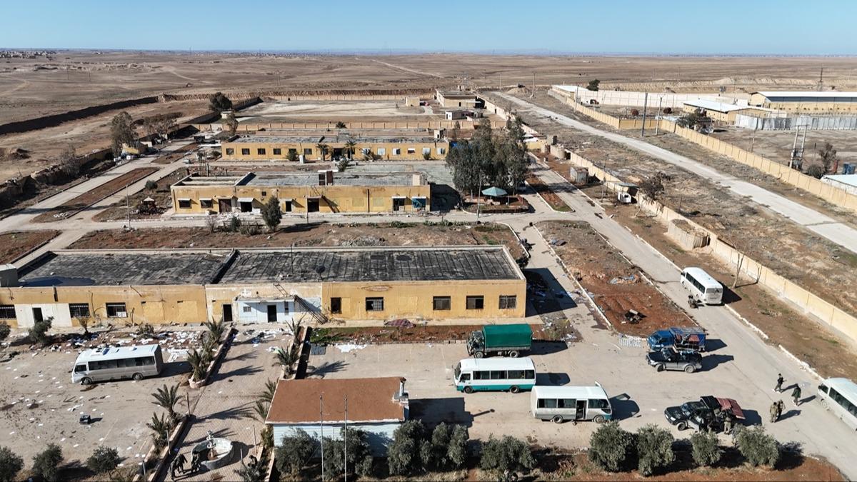 DEA�'l� ter�ristler serbest b�rak�lm��t�: �eddadi Hapishanesi g�r�nt�lendi