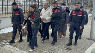 65 y�l �nce �len kad�n�n kimli�i hala kullan�l�yor: 4 yak�n� g�zalt�nda