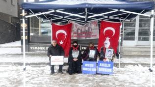 DEM Parti �n�nde evlat n�beti: Y�llard�r s�ren hasret son bulsun