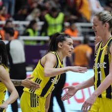 Fenerbah�e Opet yar�n �talya deplasman�nda