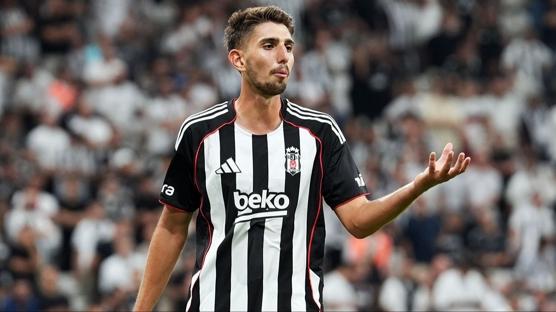 G�r��meler ba�lad�! Be�ikta�'tan Demir Ege T�knaz a��klamas�