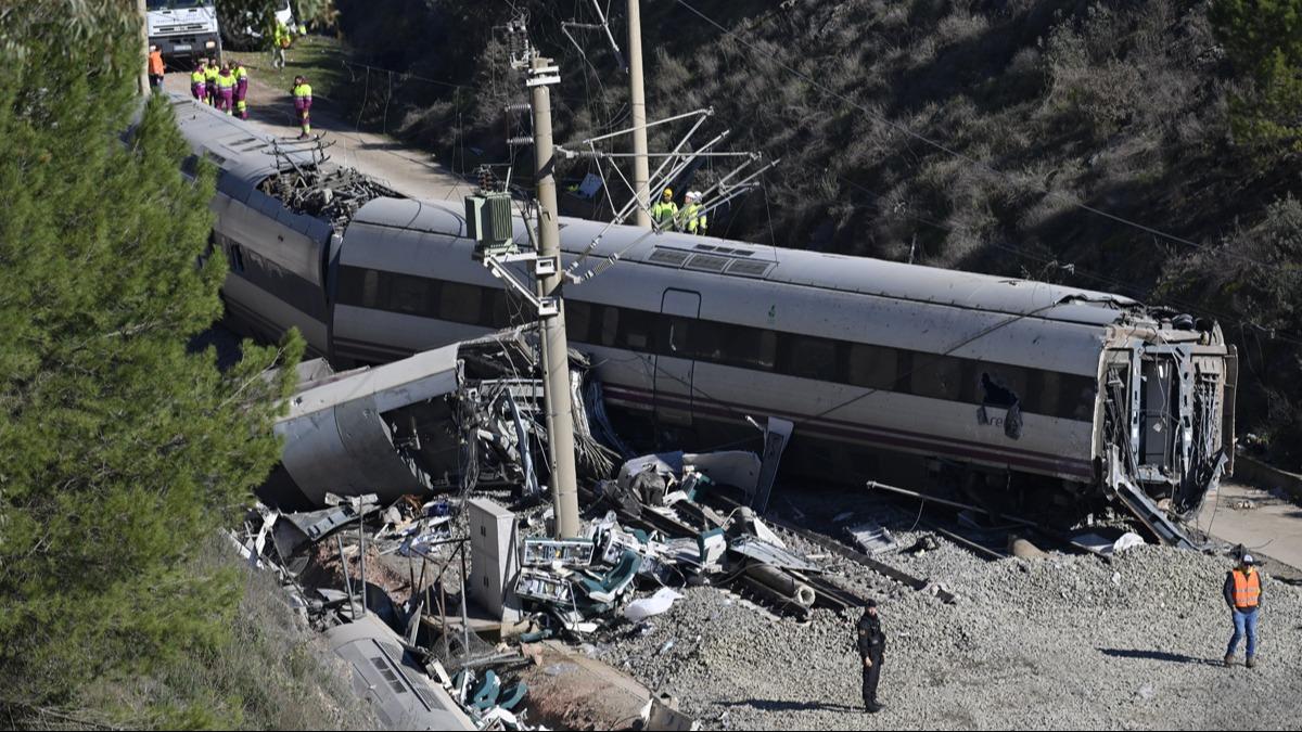 �spanya'da ikinci tren kazas�: �l� ve �ok say�da yaral� var