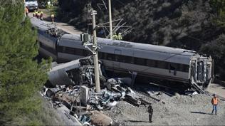 �spanya'da ikinci tren kazas�: �l� ve �ok say�da yaral� var