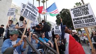 Los Angeles'ta Trump protestosu: Fa�izm yerine �zg�rl��� se�iyoruz
