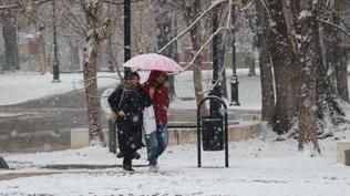 Meteorolojiden yo�un kar uyar�s�: Lapa lapa ya�acak