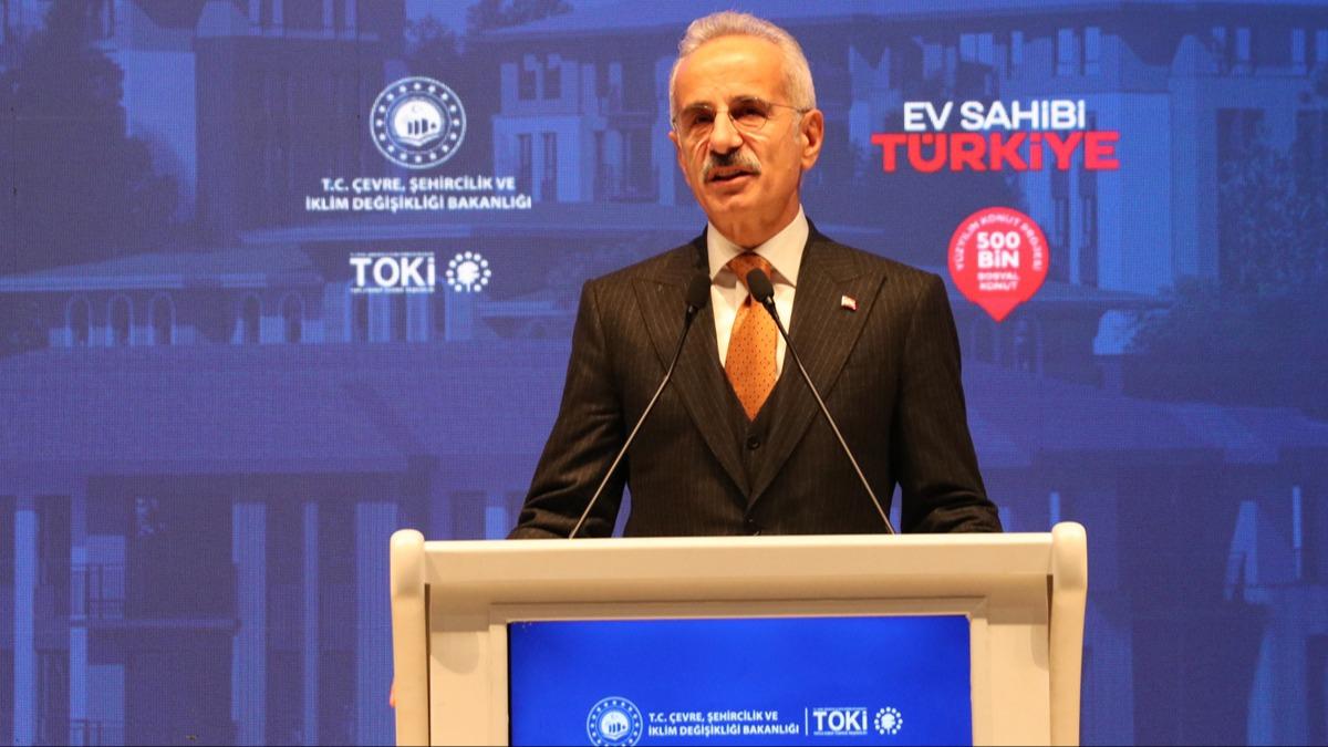 Nusaybin'de bayrak indirme provokasyonu! Bakan Uralo�lu: Birka� tane kendini bilmez zihnimizi buland�ramaz