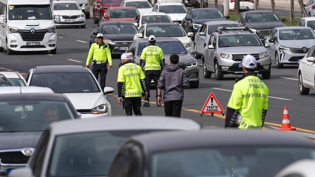 Drone destekli trafik denetimi: Yüzlerce araca ceza yağdı
