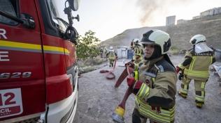 Fatih'te yang�n pani�i: �ok say�da ekip sevk edildi