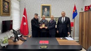 İnegöllü çiftçiden takdir toplayan hareket: Tüm servetini jandarmaya bağışladı