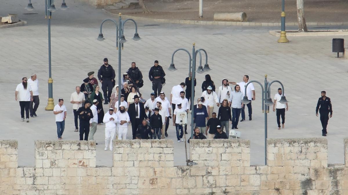 İşgalcilerden Mescid-i Aksa'ya baskın