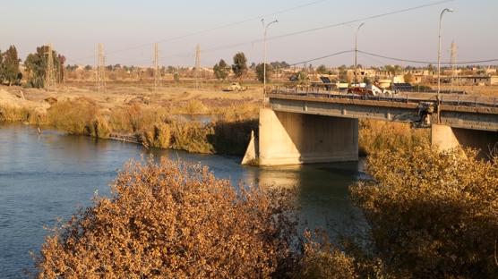 Y�k�lan k�pr�ler ya�am� zorla�t�rd�: B�lge halk�ndan Suriye h�k�metine �a�r�