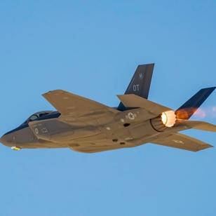 �lk F-35 hava �ss�nde