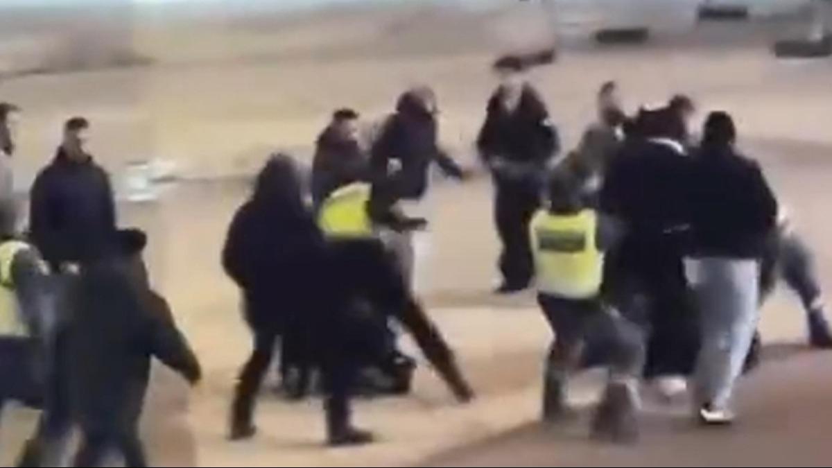 Filistin bayra�� ta��yan gence sald�r�