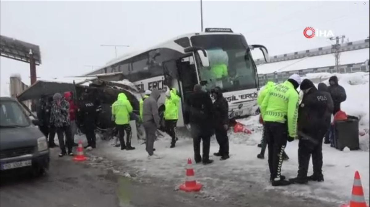 Bitlis'te uygulama noktas�nda kaza! 4 polis yaraland�
