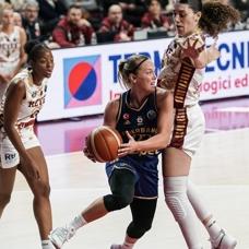 Fenerbah�e Opet, �talyan rakibi kar��s�nda zorlanmad�