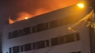 Kağıthane'de çatı yangını: Ekipler müdahale etti