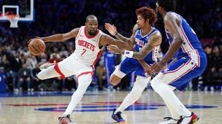 NBA'de nefes kesen maç: 76ers, Rockets'ı uzatmada devirdi