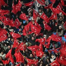 Trabzonspor trib�nleri T�rk bayraklar�yla donat�ld�