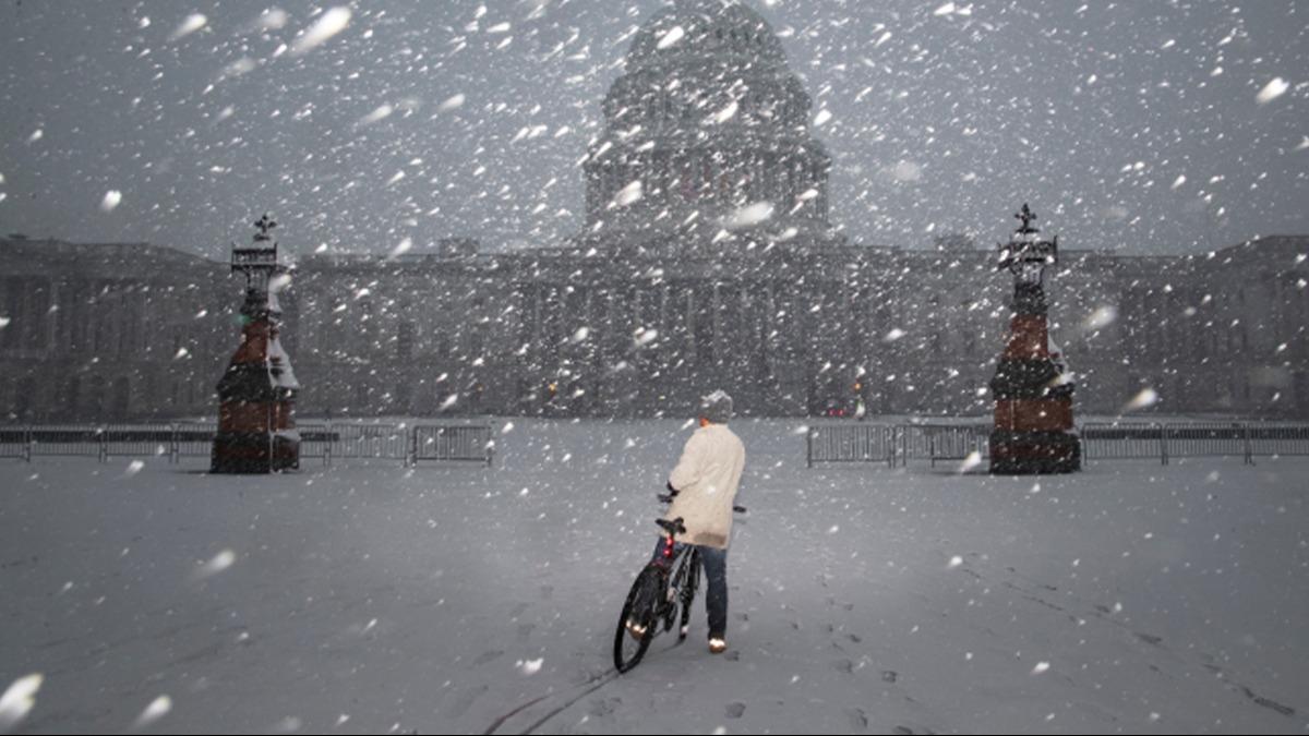 Washington'da beyaz tehlike yakla��yor: Do�u yakas� alarma ge�ti