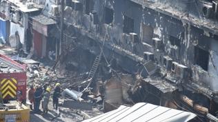 Yang�n facias�nda bilan�o a��rla��yor: �l� say�s� artt�, onlarca ki�i kay�p