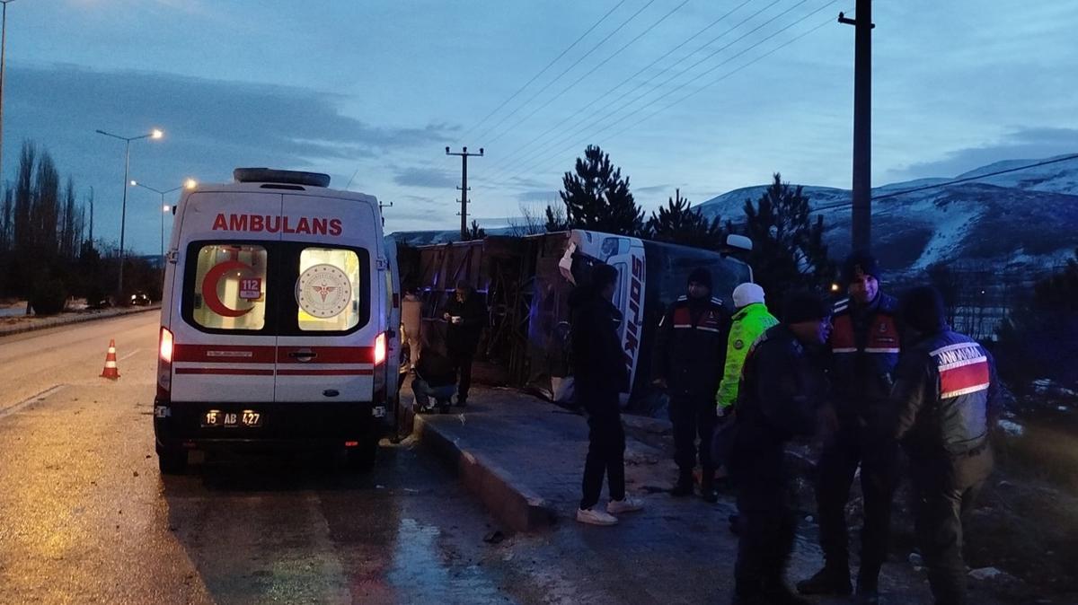 Yolcu otob�s� devrildi: �ok say�da yaral� var