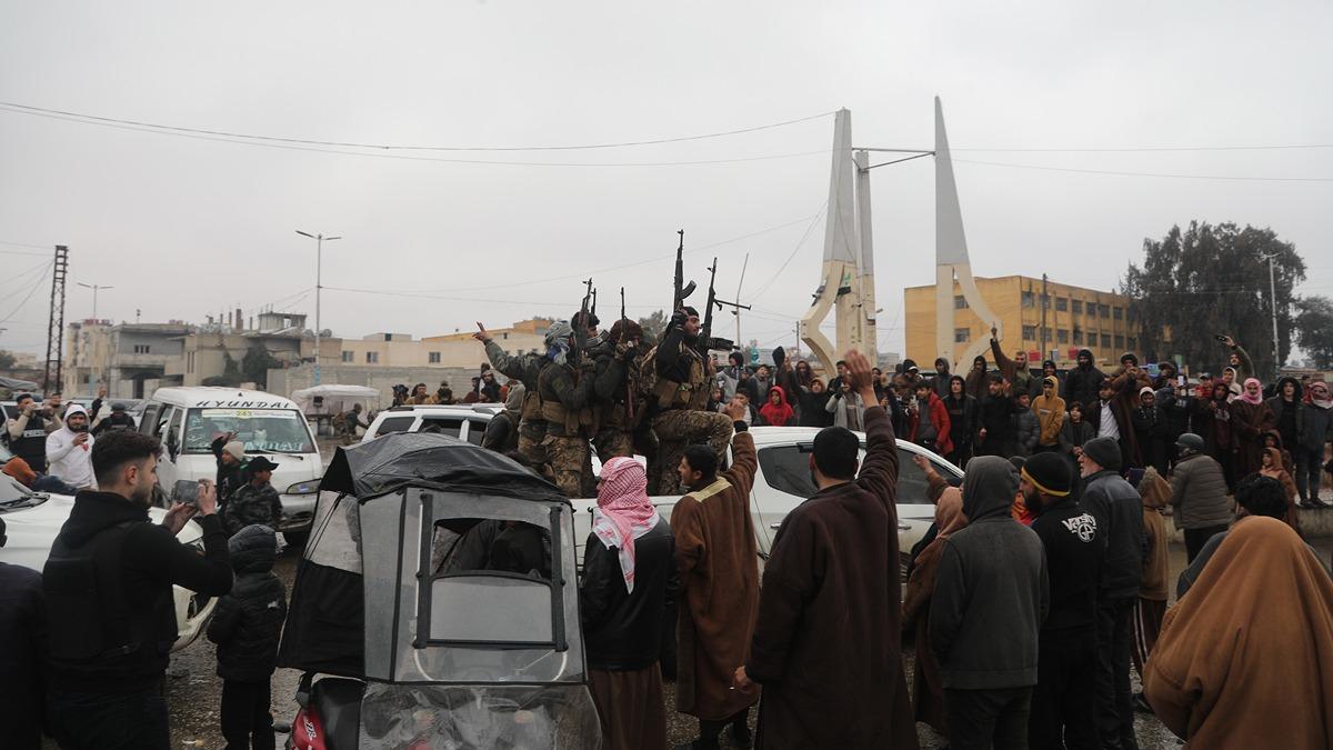YPG'den sahte videoyla fitne girişimi! Suriye ordusu Kürt halkına seslendi