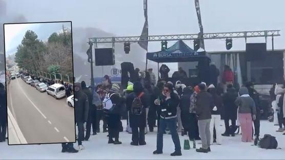 500 metreyi a�an kuyruk! Binlerce ki�i saatlerce s�ra bekledi